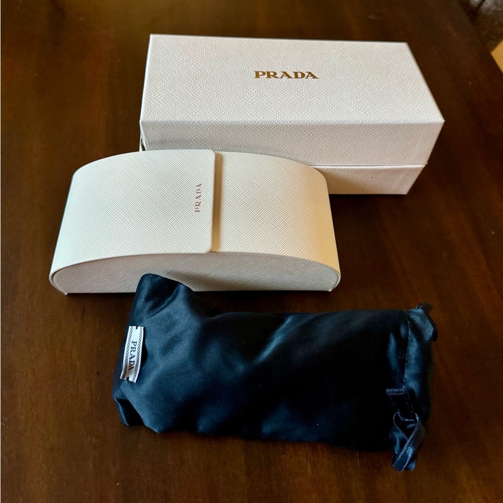 Prada Elegant Black Sunglasses - Picture 3 of 7